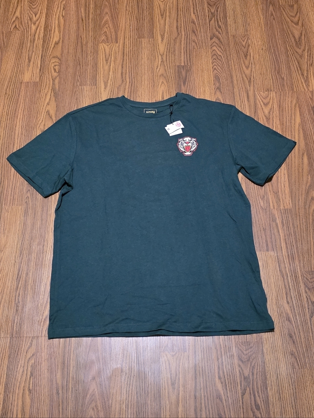 Panthera Tigris Men’s XL NWT Green Graphic Tiger T-Shirt Streetwear Red White - Picture 1 of 6